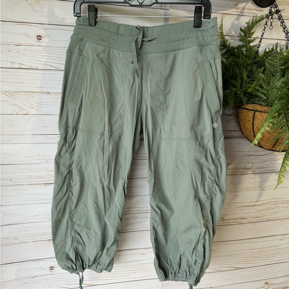 Lululemon capri joggers size 10